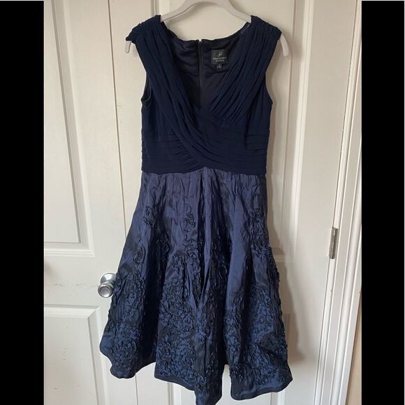 Adrianna Papell evening embroidered floral dress - Picture 1 of 10